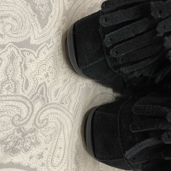 Minnetonka Sz 9m Woman’s black suede moccasins booties - Picture 5 of 8